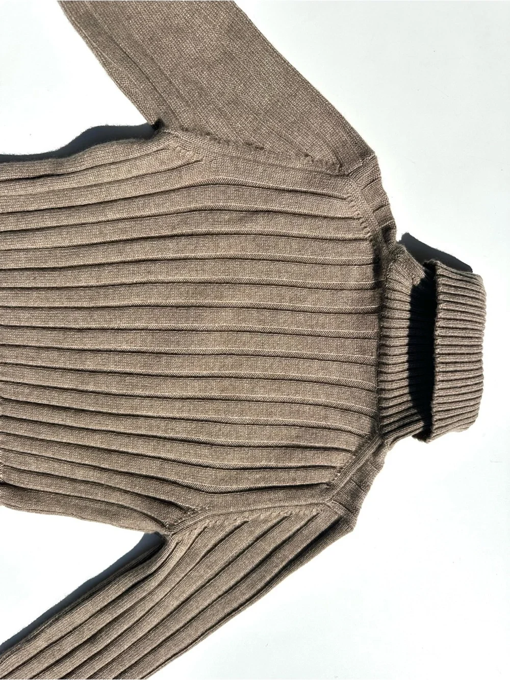 Tory Burch 100% Cashmere F/W’22 Logo Ribbed Turtleneck Sweater in Taupe, M